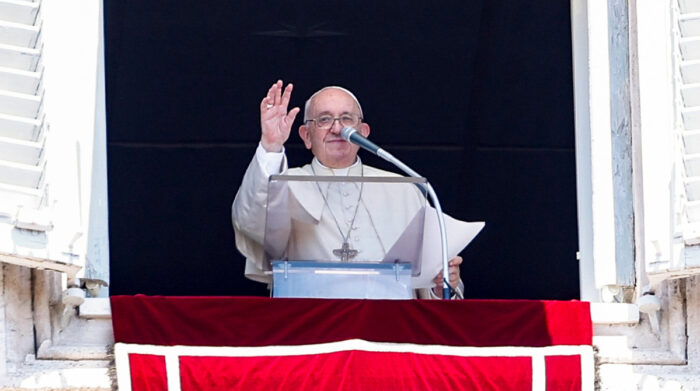 El Comercio, “Papa Francisco reza por Ecuador, asegura el Arzobispo de Quito”