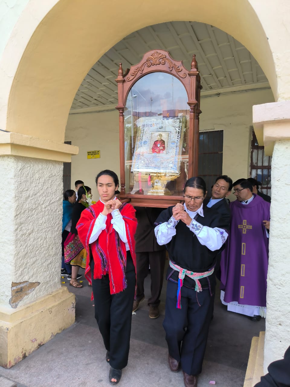 The Diocese of Azogues received the Gospel with solemn processions