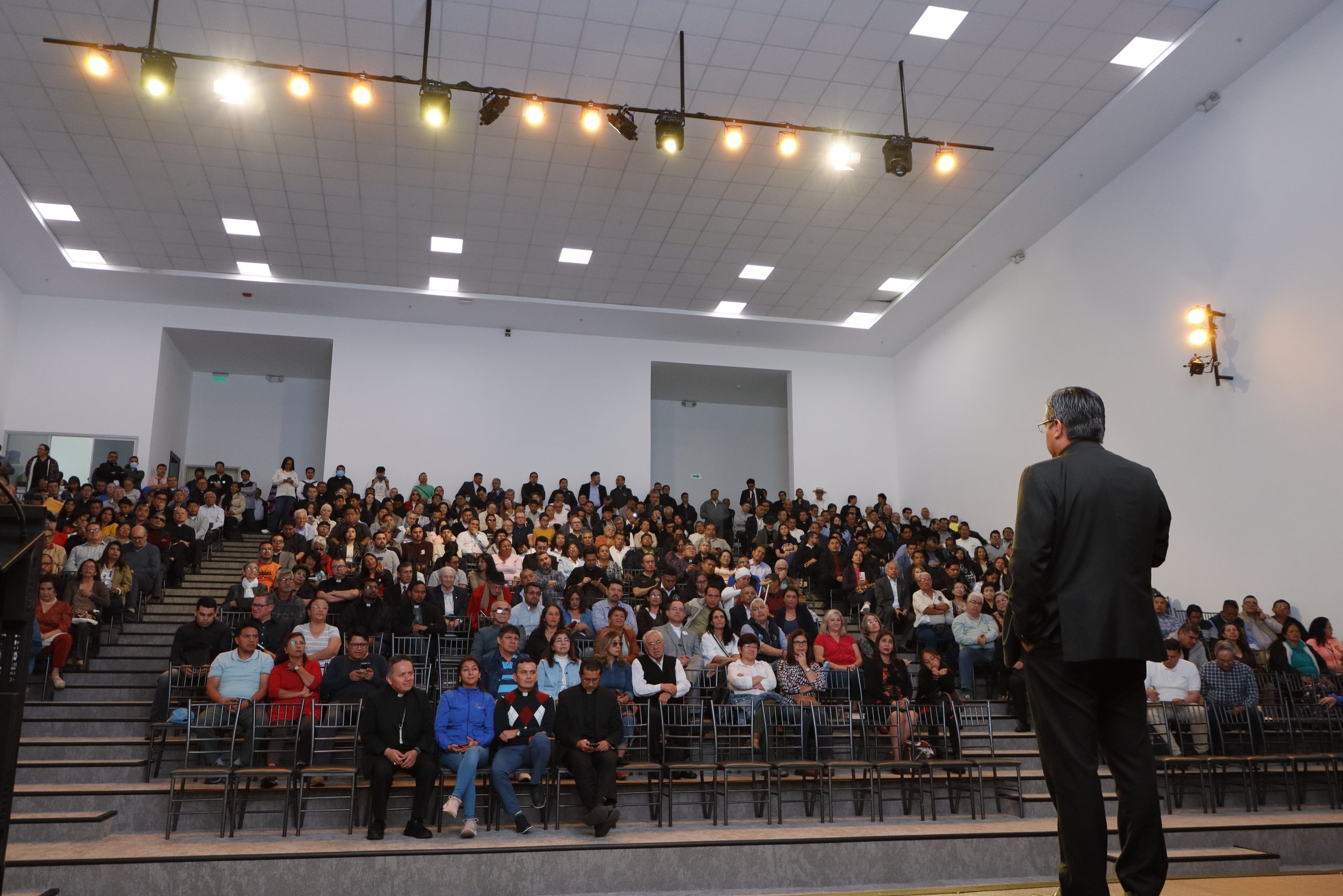 Agentes pastorales y fieles de la Arquidiócesis de Quito se reúnen para afinar detalles del IEC2024